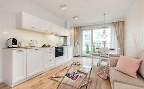 Apartamenty Black&White - Silver House Free Parking